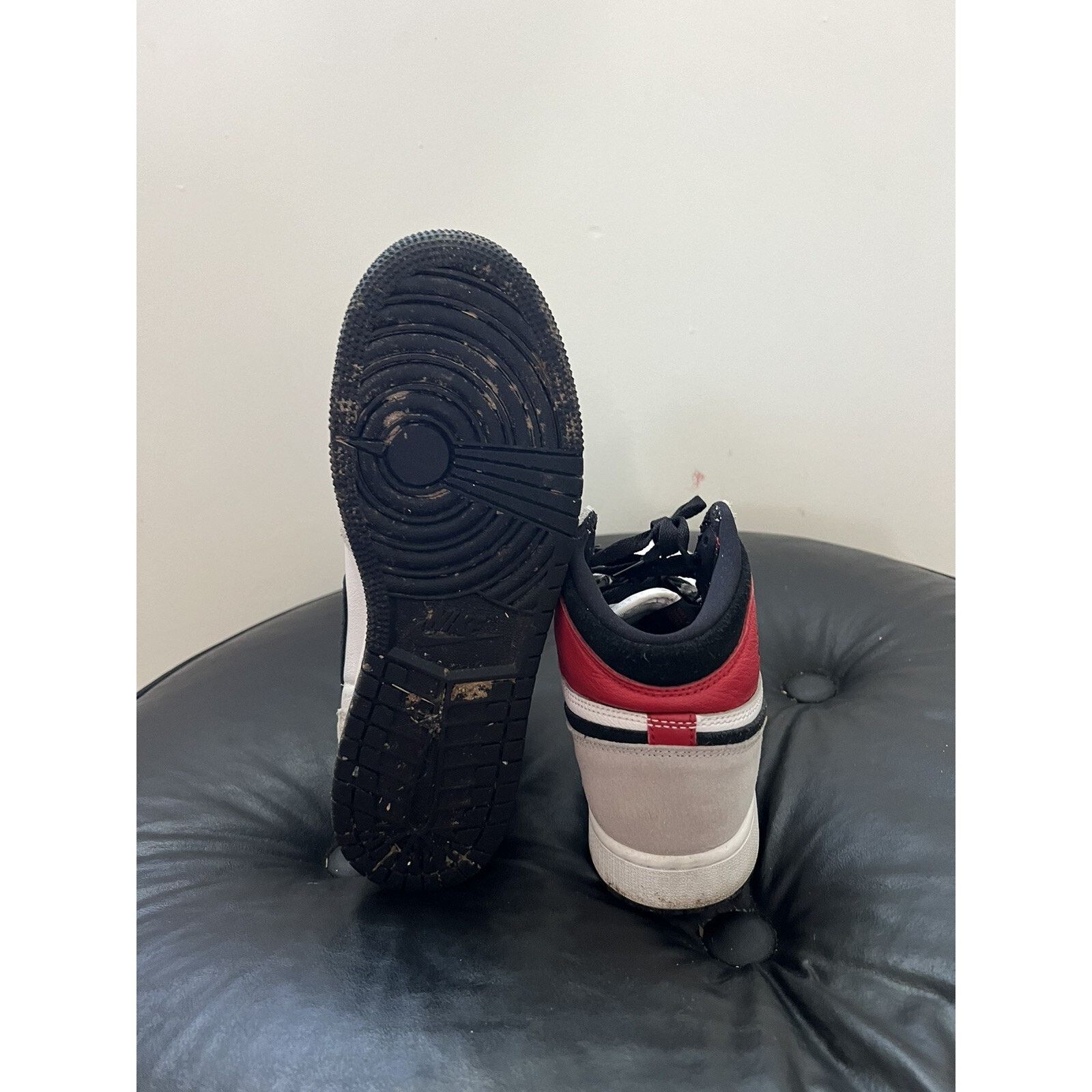 Nike Size 7Y (GS) - Jordan 1 Retro OG High Smoke Grey Size US 7 / EU 40 - 7 Thumbnail