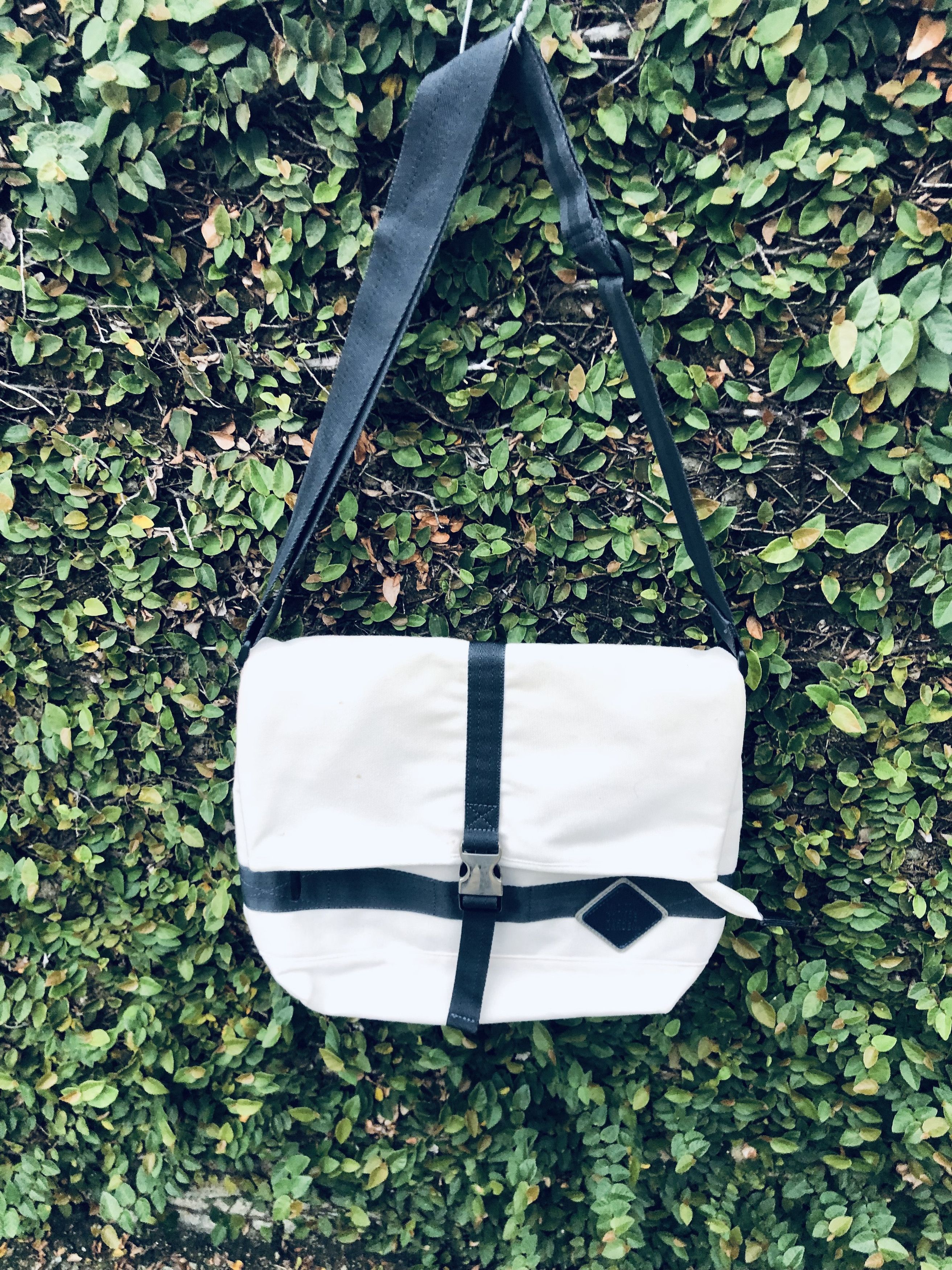 Japanese Brand Madison Square Garden Streetwear Fashion Style Crossbody Bag Size ONE SIZE - 14 Thumbnail