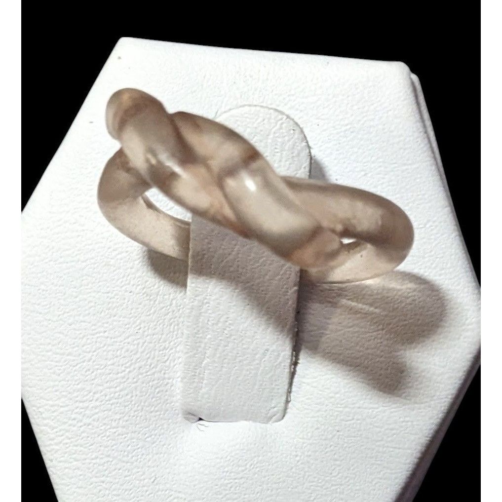 Other Translucent Tan Knotted Fashion Ring Size 6 1/2 Size ONE SIZE - 1 Thumbnail