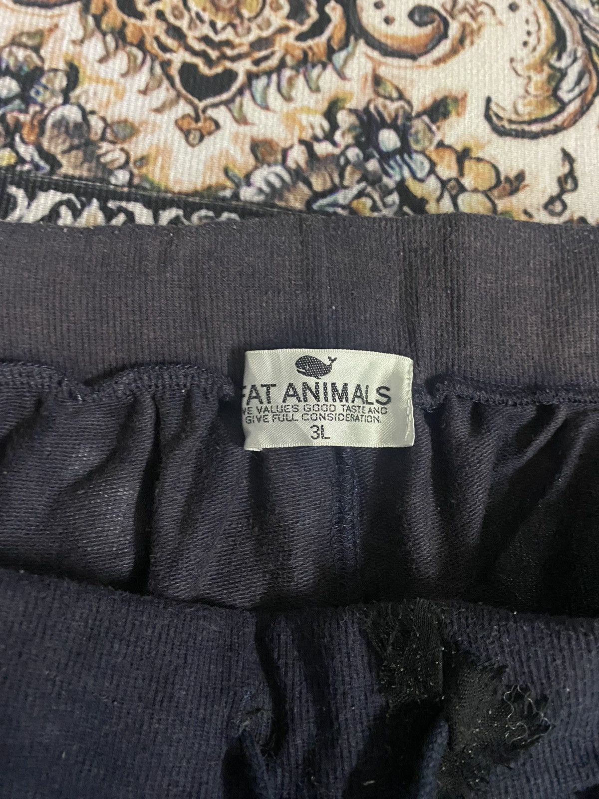 Japanese Brand Fat animal Jort Pant Full Print 🚀 Size US 35 - 7 Thumbnail
