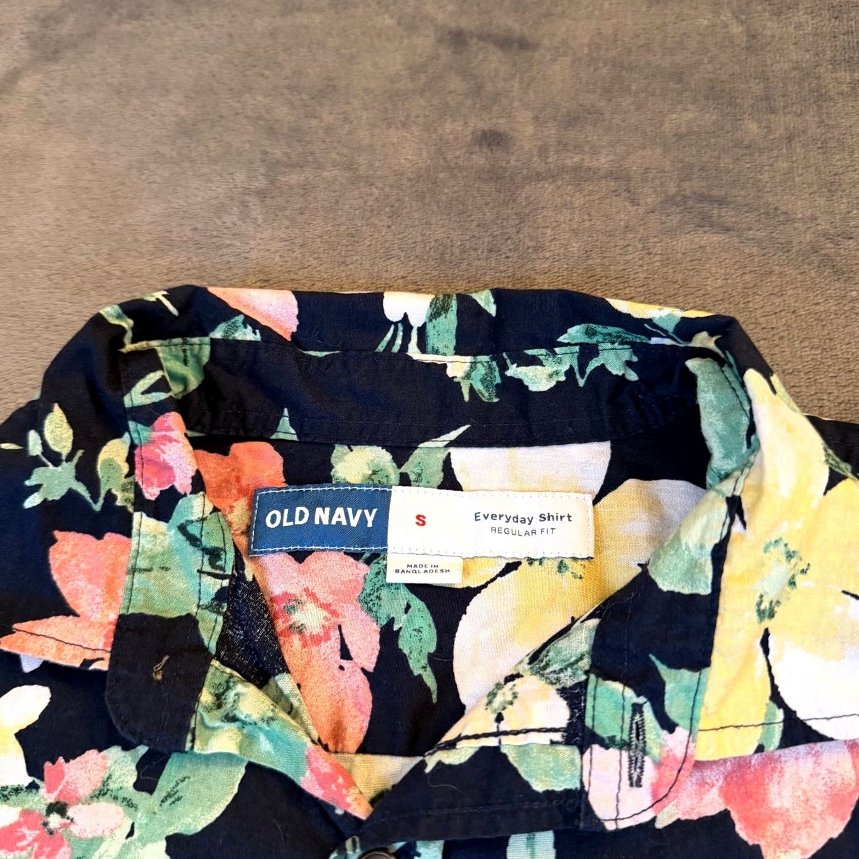 Old Navy Old Navy Button-Up Short Sleeve Floral Print Everyday Shirt Mens Small Black Floral Button-Up Pocketed Shirt Size US S / EU 44-46 / 1 - 3 Thumbnail