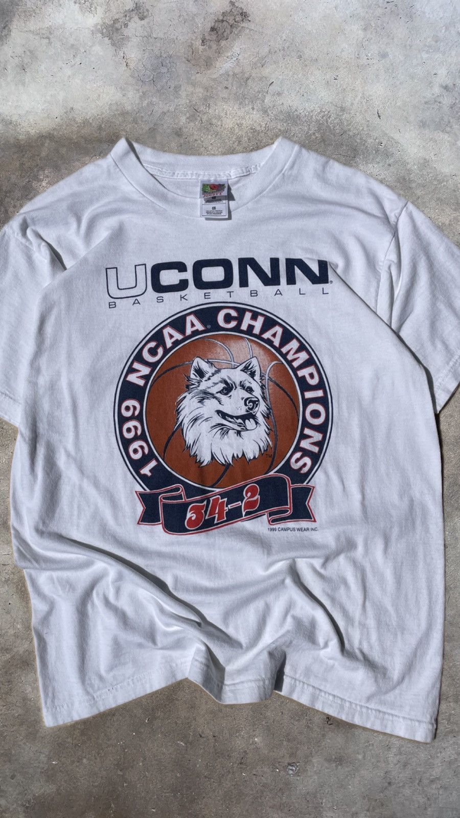 Vintage Vintage 90’s NCAA UConn Huskies T Shirt Size US L / EU 52-54 / 3 - 1 Preview