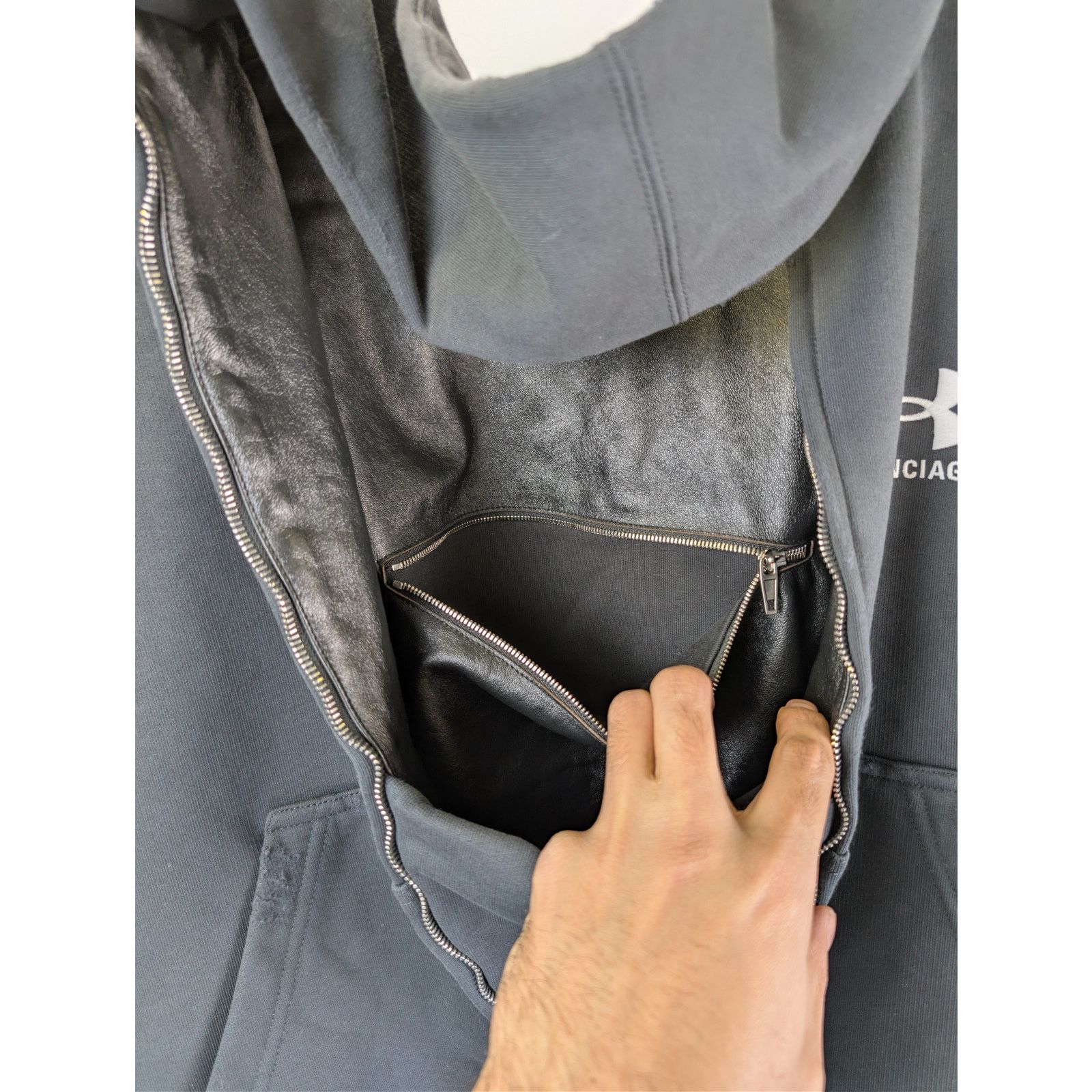 Balenciaga o1rshd1 Size: OS / Hoodie Bag in Black Size ONE SIZE - 21 Thumbnail