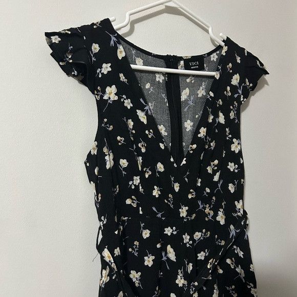 Other Vici Floral Jumpsuit Size 28" / US 6 / IT 42 - 2 Thumbnail
