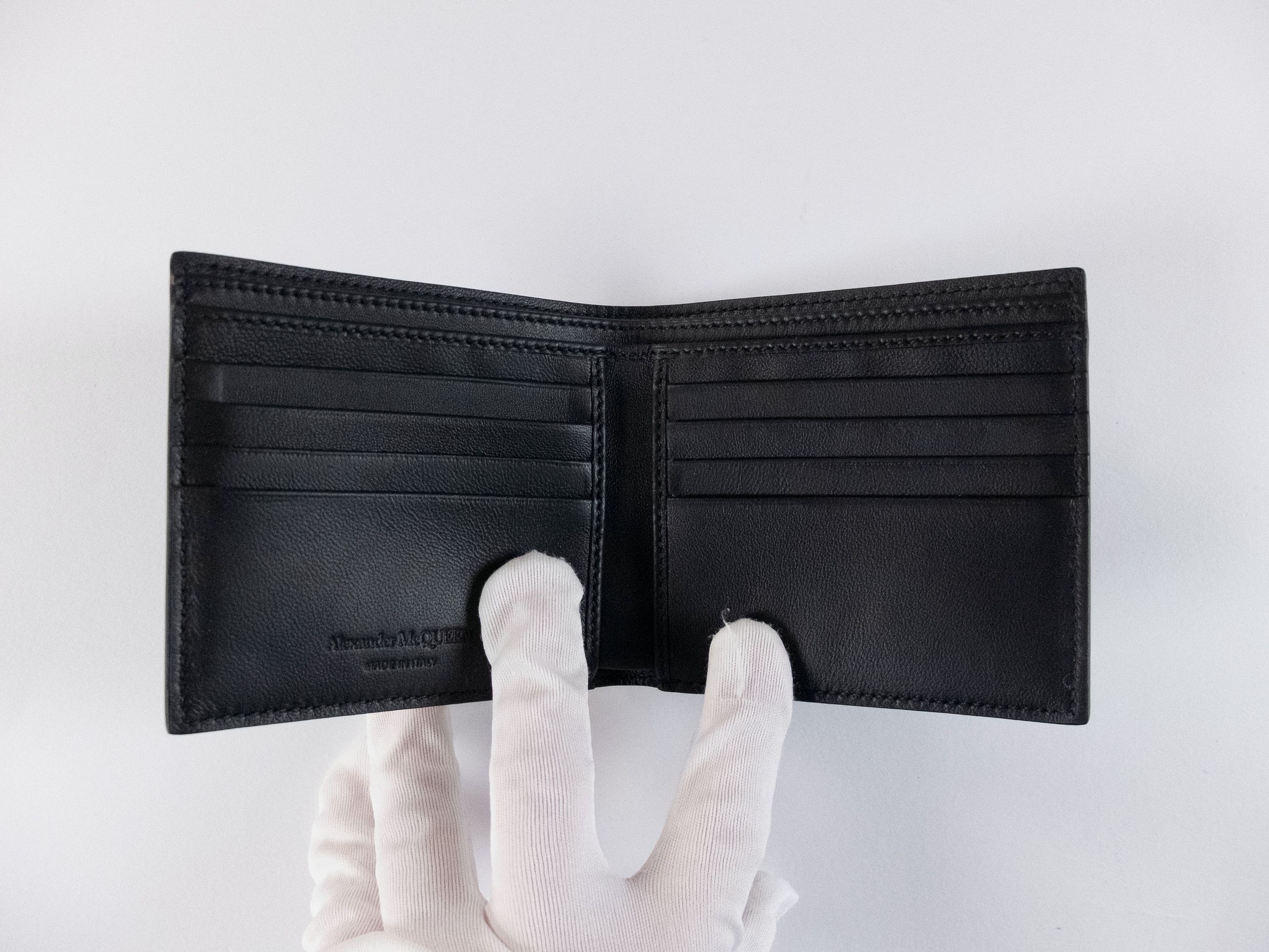 Alexander McQueen ALEXANDER MCQUEEN black graffiti logo leather bifold wallet Size ONE SIZE - 3 Thumbnail