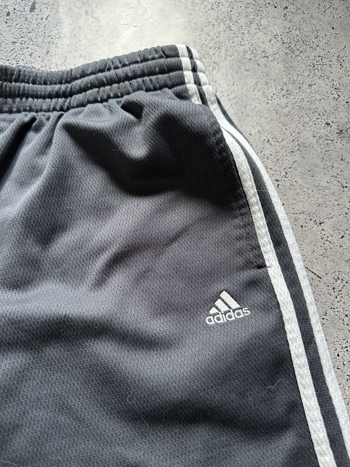 Adidas × Vintage Vintage Adidas Track Pants Sweatpants Baggy Fit Mini Logo Size US 32 / EU 48 - 3 Thumbnail