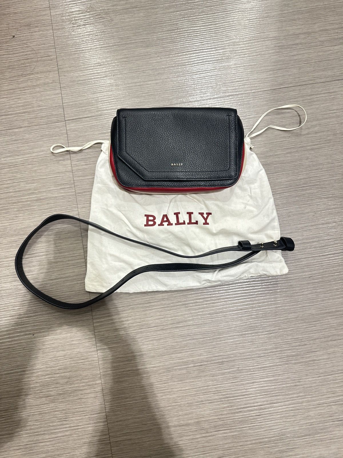 Bally unisex leather Can be used as a shoulder bag&belt bag