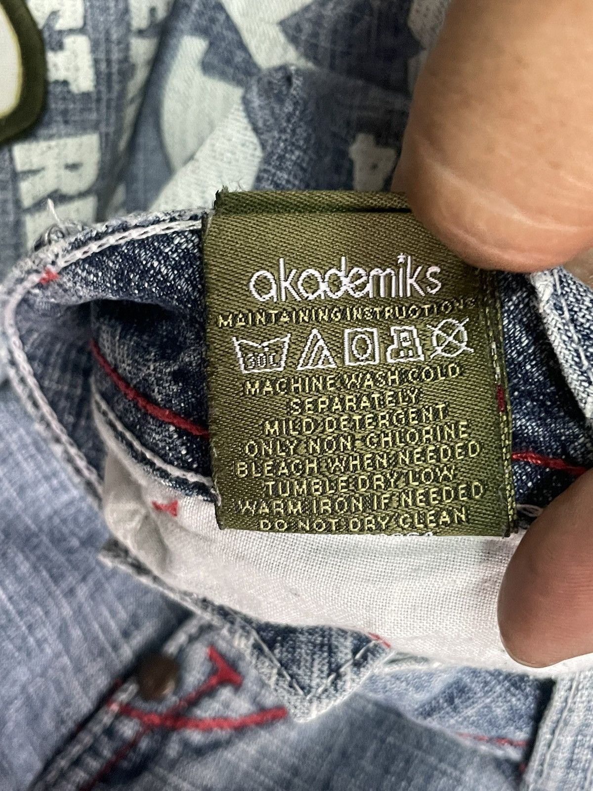 Akademiks Vintage Akademiks Denim Short Size US 37 - 13 Thumbnail