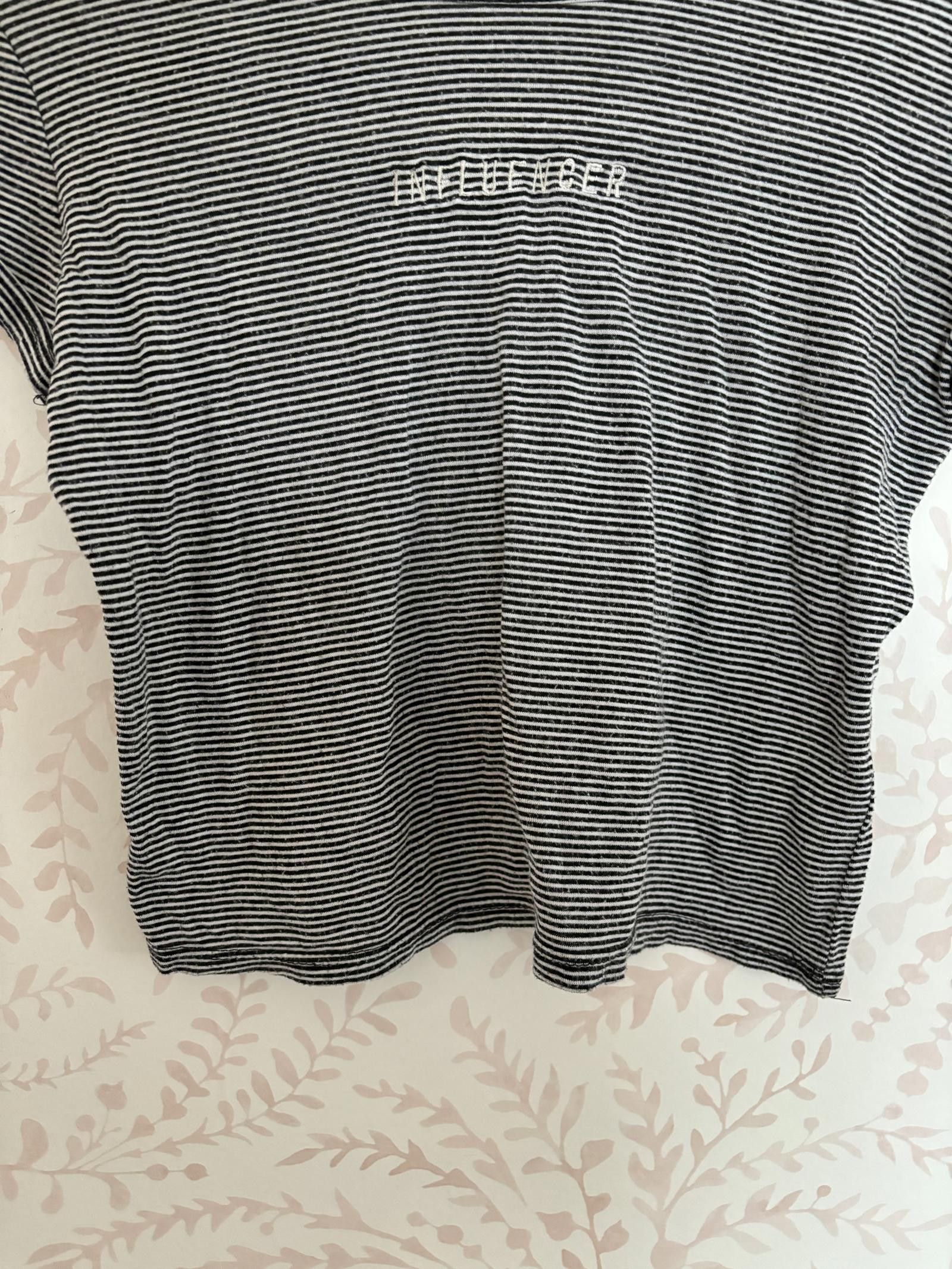 Designer Vintage Y2K Style Crop Top with Influencer Text - Size M Size M / US 6-8 / IT 42-44 - 3 Thumbnail