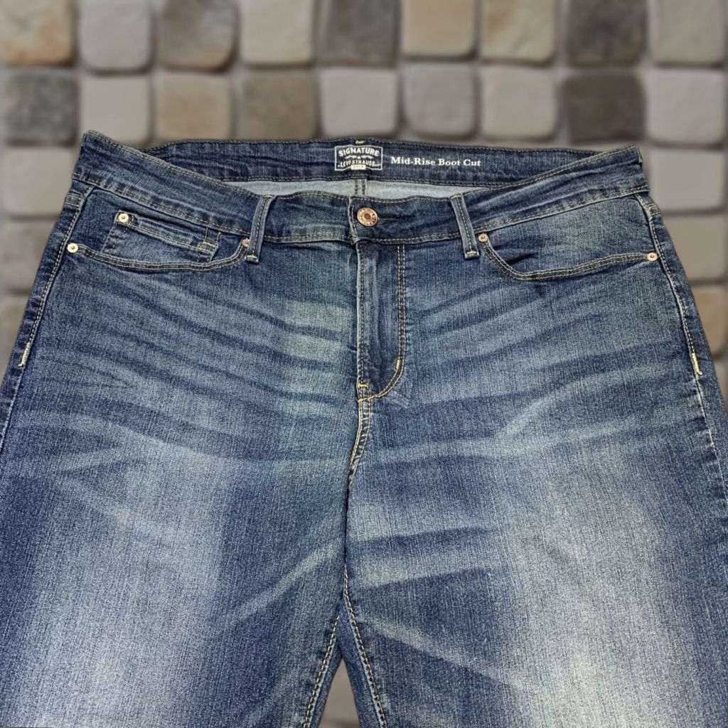 Levi's Levi's Signature Women's Blue Jeans Gold Mid Rise Bootcut 36 X 30 Size 36 Bootcut Womens jeans Blue Levi's Signature Mid Rise Bootcut 36x30 Size 25" / US 0 / IT 36 - 1 Thumbnail