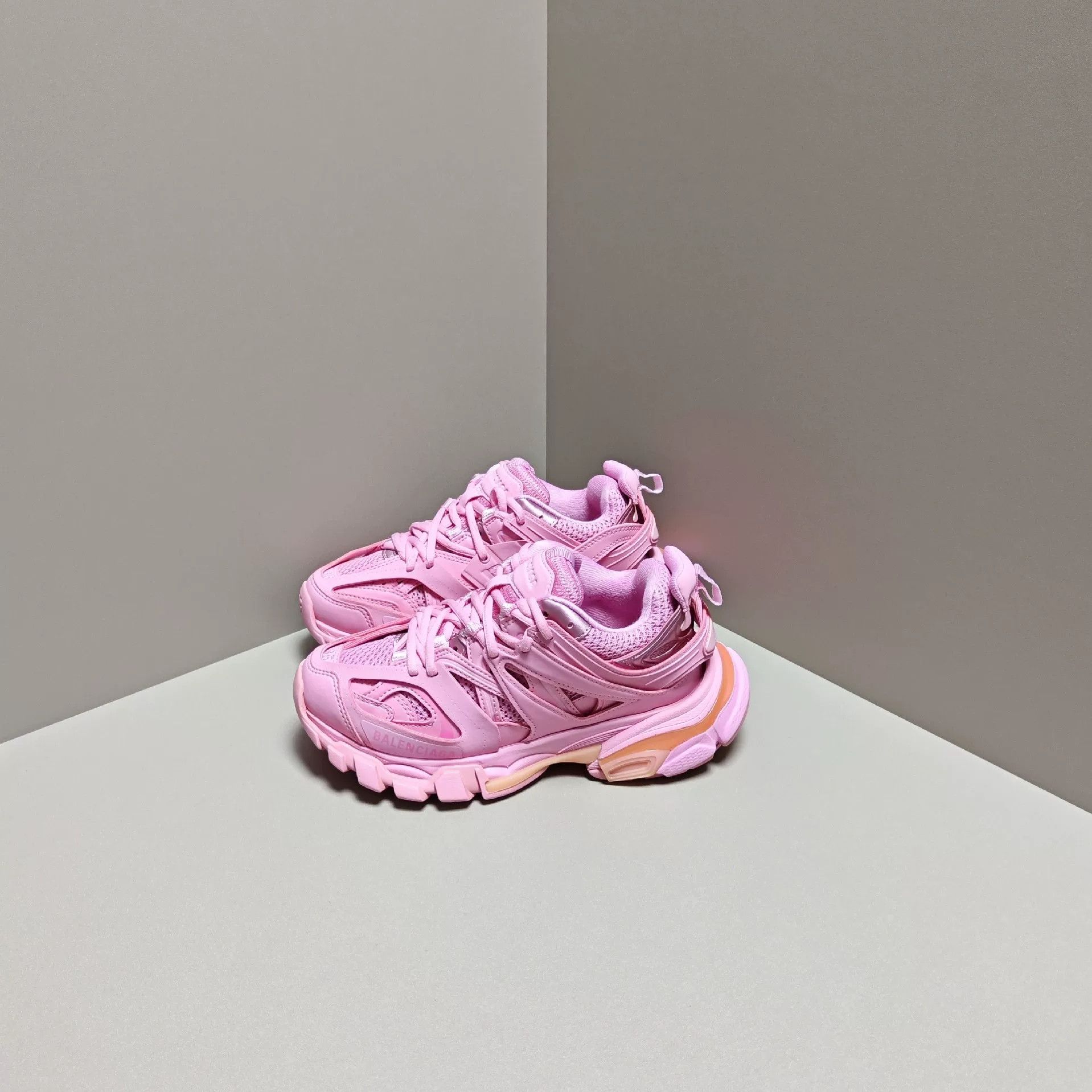 Balenciaga Balenciaga Lowtop Sneakers us_5 Women Size US 5 / IT 35 - 1 Thumbnail