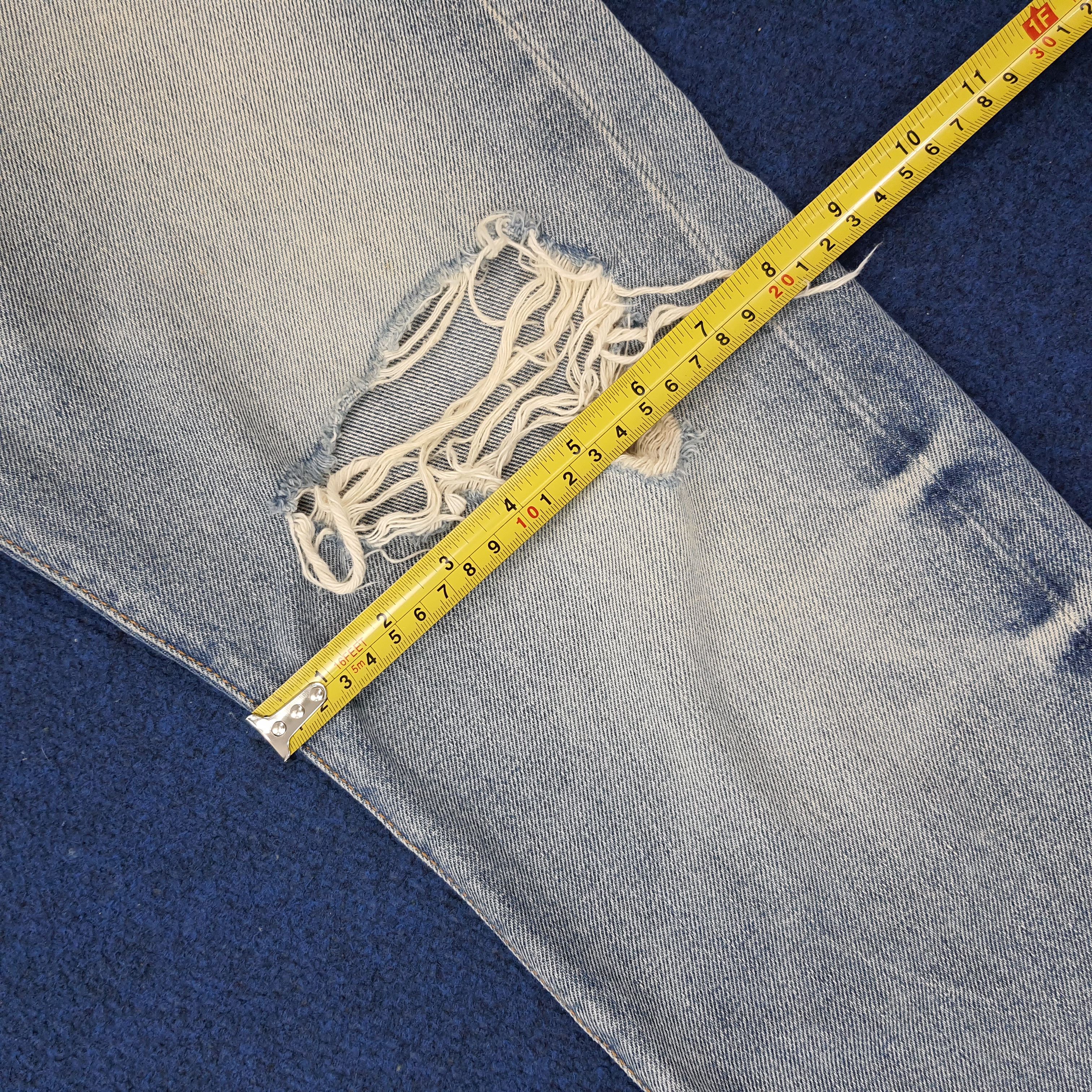 Levi's Vintage Levi's 501 CT Distressed Jeans C235N35 Size US 33 - 15 Thumbnail