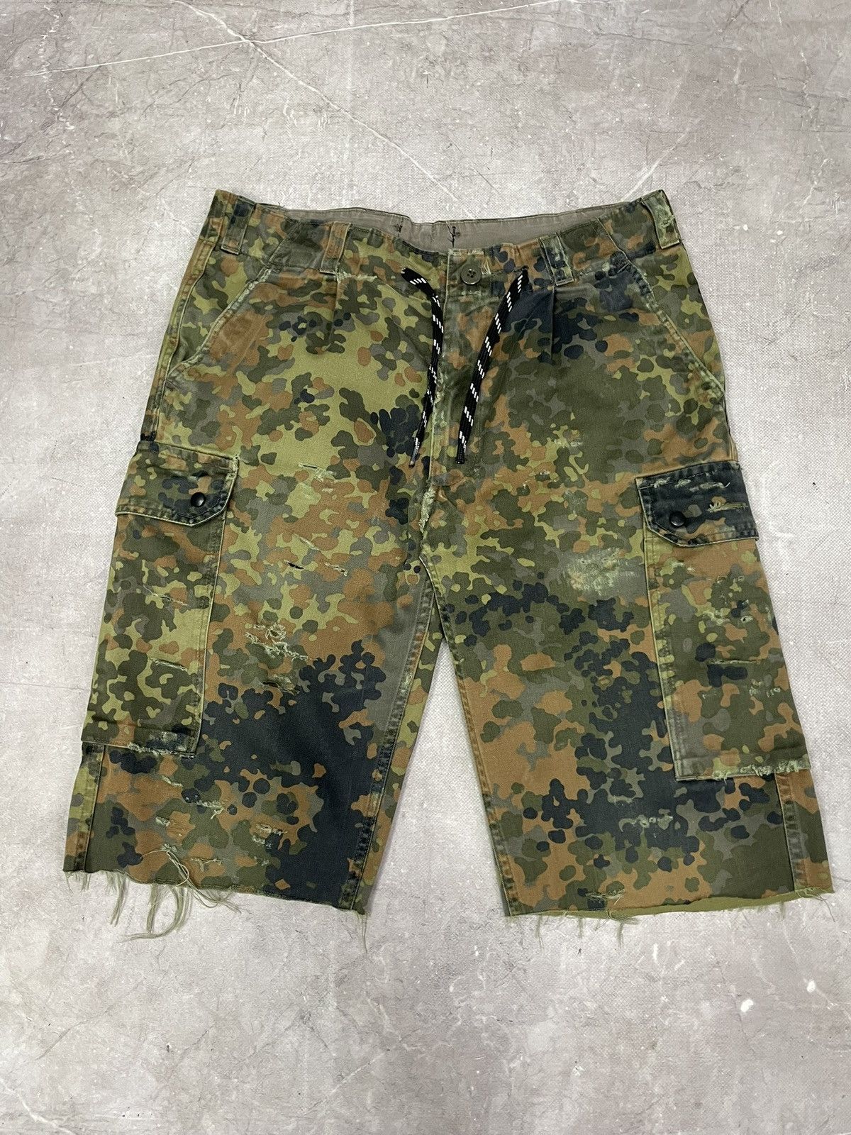Yeezy Vintage Army German distressed yeezy style Gargo Shorts Size US 32 / EU 48 - 1 Thumbnail