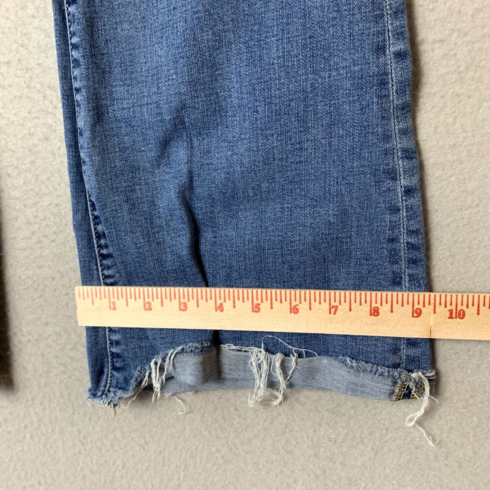 American Eagle Outfitters American Eagle Outfitters Jeans Women 6 Blue Super High Rise Flare Raw Hem 5-Pocket Design Distressed Size 28" / US 6 / IT 42 - 7 Thumbnail