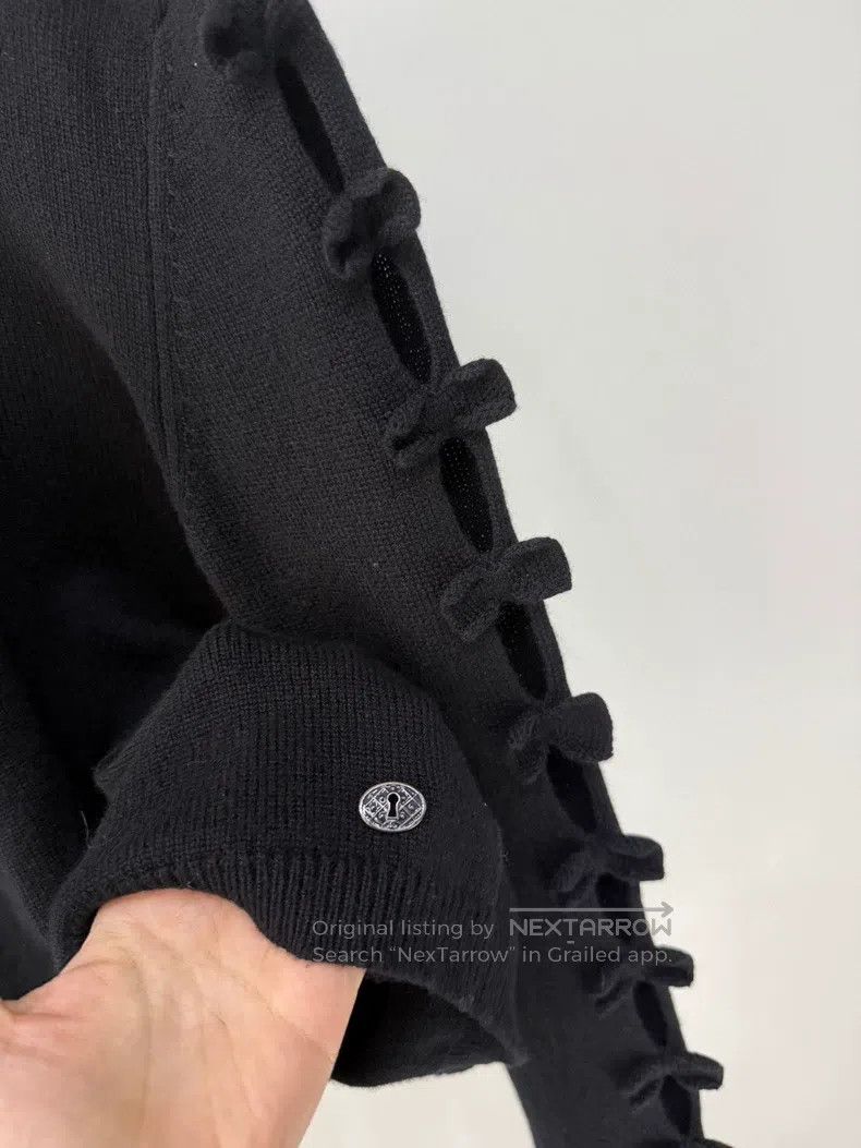 Chanel Chanel Black backless bow cashmere long-sleeved sweater Size XS / US 0-2 / IT 36-38 - 2 Thumbnail