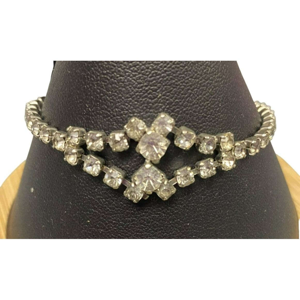 Other Vintage Art Deco Silver-Tone Rhinestone Bracelet 7" Delicate Size ONE SIZE - 1 Thumbnail