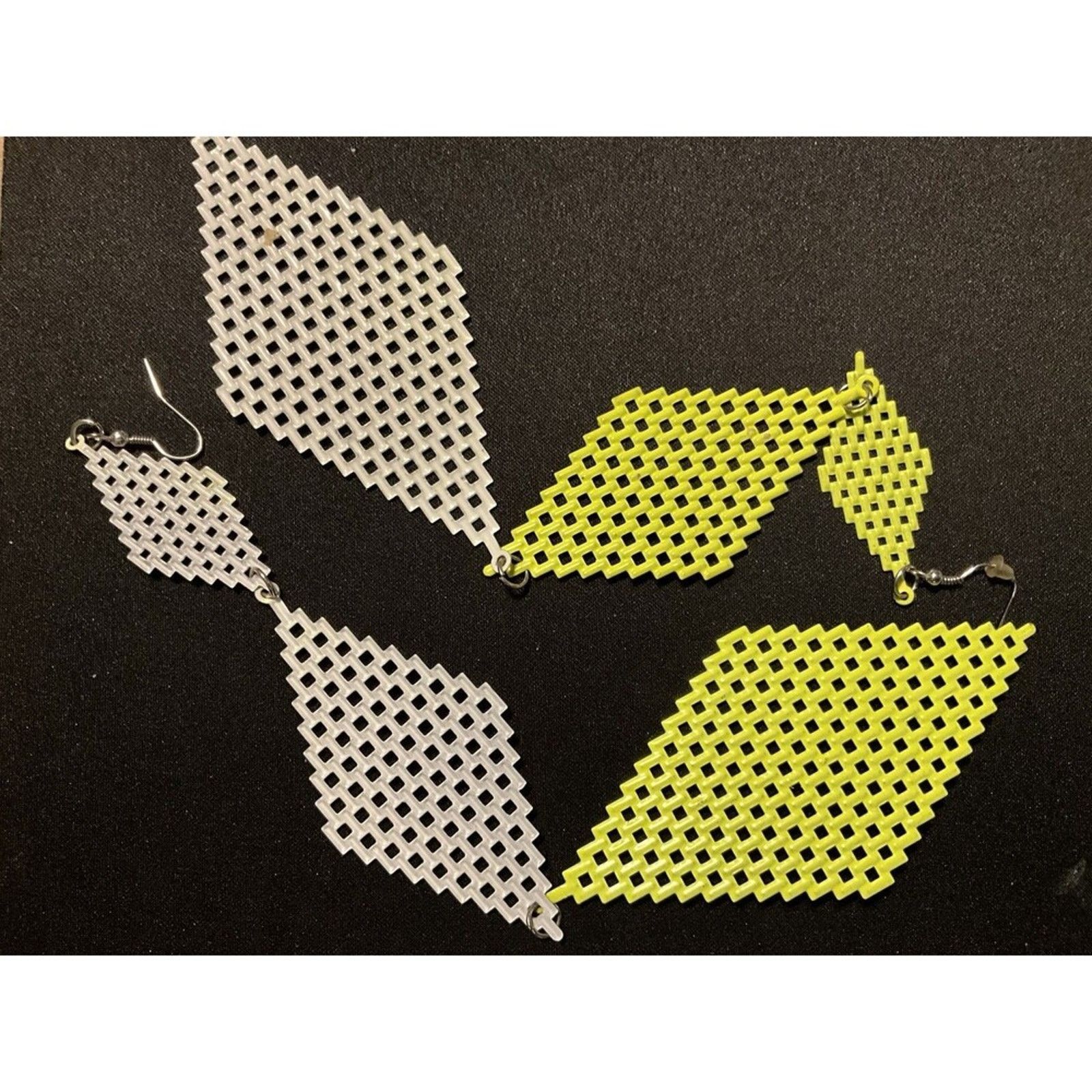 Other 1980’s Fluorescent Green 3 Triangle Panels 8.5in Honey Comb Size ONE SIZE - 1 Thumbnail