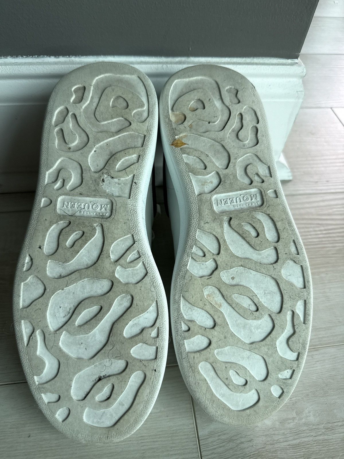 Alexander McQueen Alexander Mcqueen size 39 white/brown Size US 6 / EU 39 - 4 Thumbnail