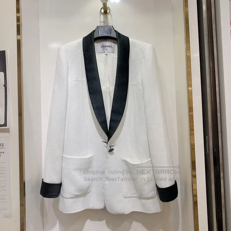 Chanel Chanel White suit jacket Size XS / US 0-2 / IT 36-38 - 1 Thumbnail