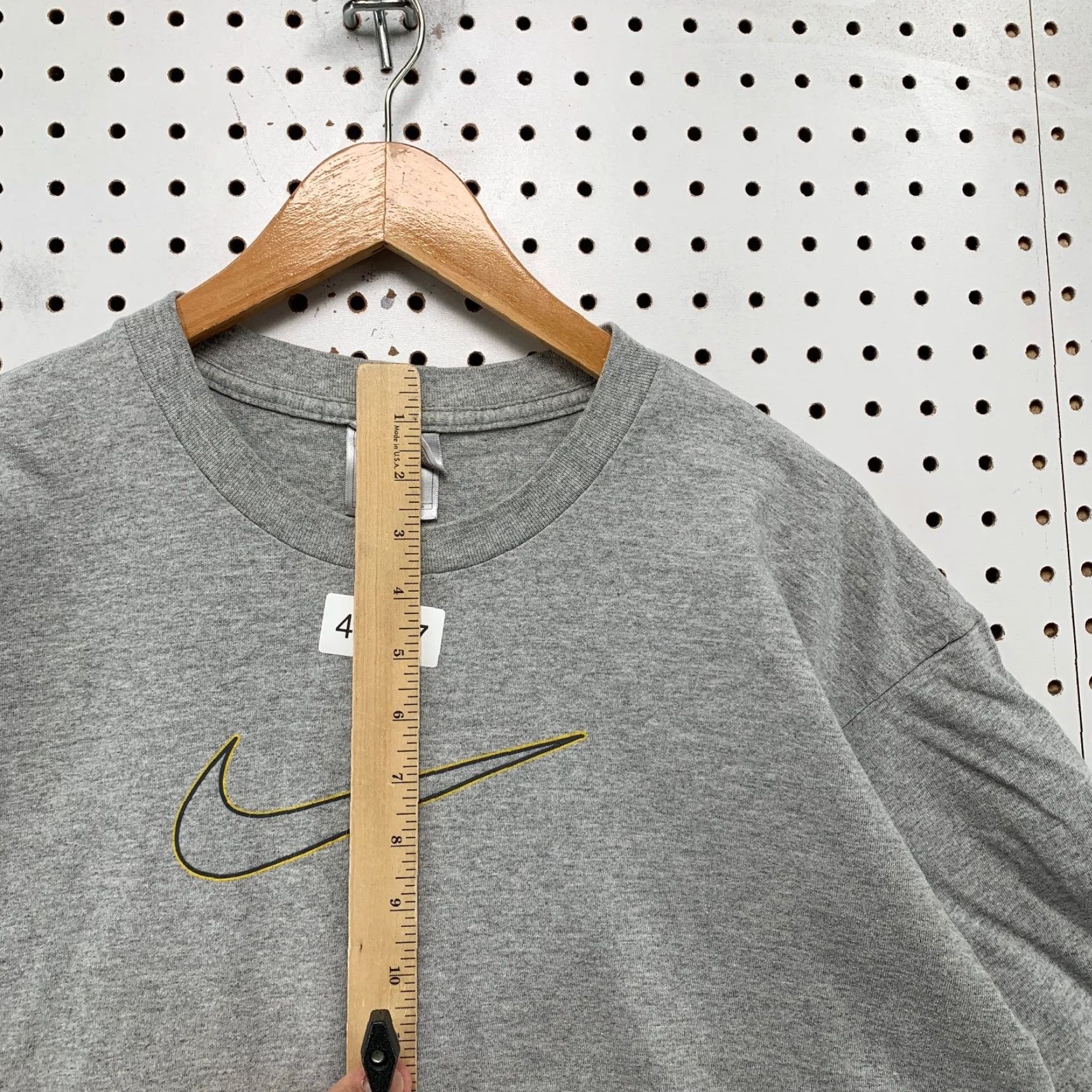 Nike VINTAGE Nike Essential Shirt Mens L Gray Center Swoosh Gray Tag Shirt Mens Large Gray Nike Essential Shirt Century Swoosh Size US L / EU 52-54 / 3 - 6 Thumbnail