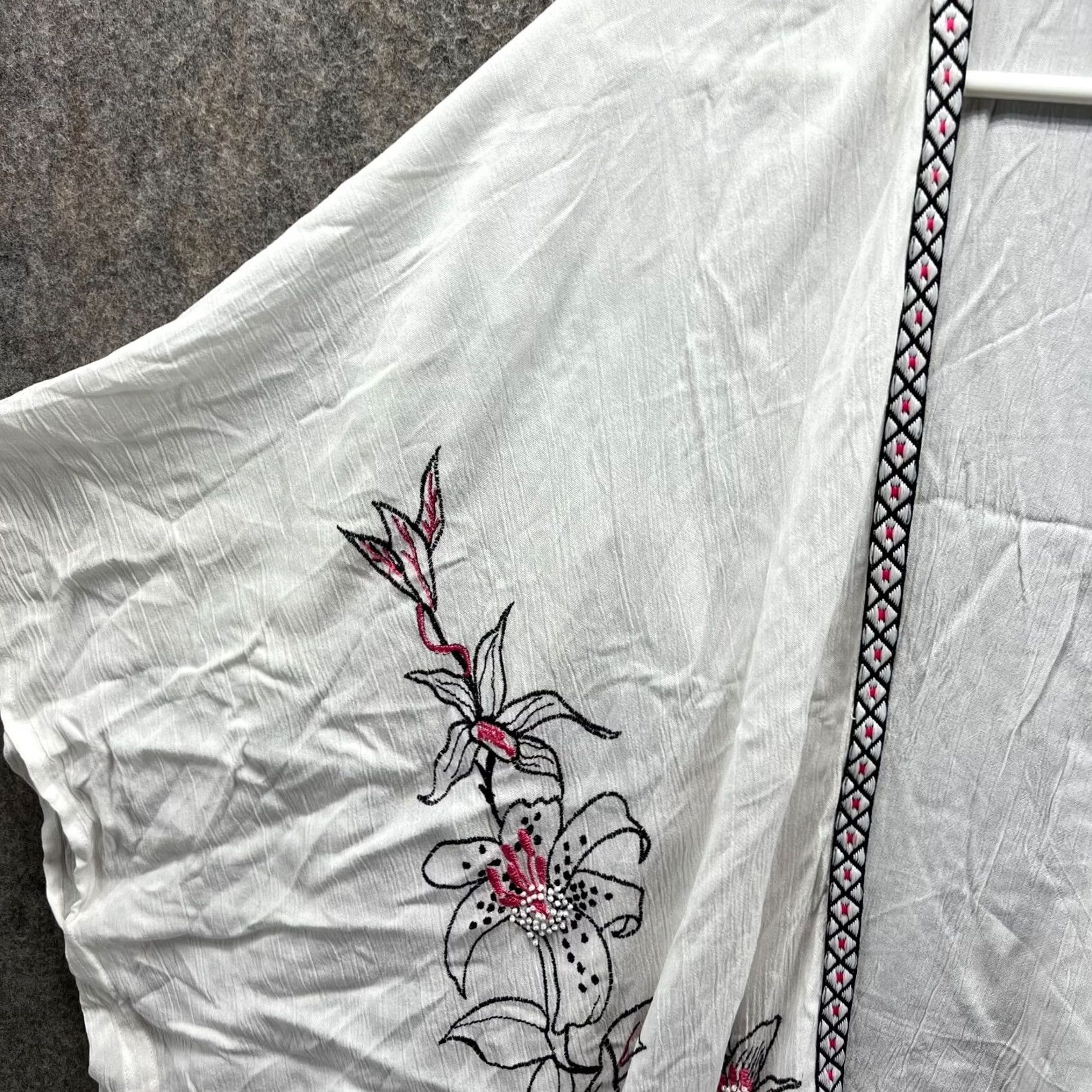 Vintage Chico'S Shrug Womens L White Poncho Women Rayon Embroidered Floral Kimono Tunic Size L / US 10 / IT 46 - 6 Thumbnail