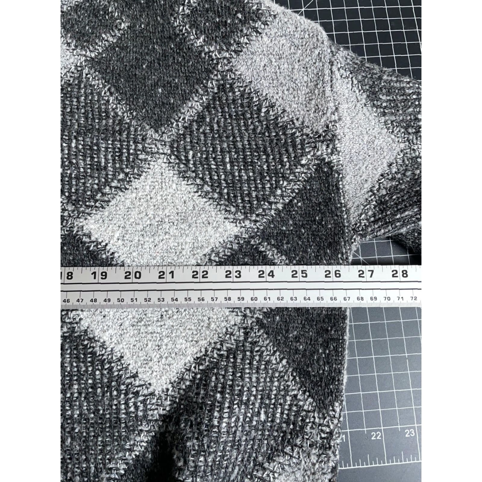 Haggar VINTAGE Haggar Sweater Men XL Black Gray Argyle Diamond Chunky Knit Italy Size US XL / EU 56 / 4 - 5 Thumbnail