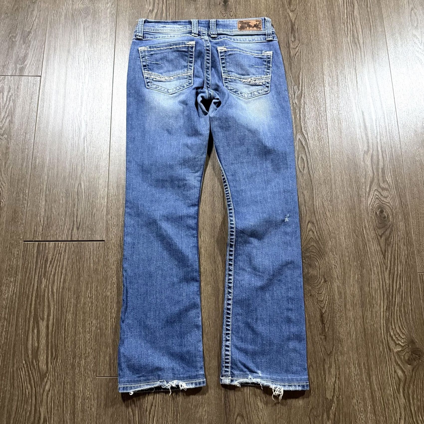 BKE BKE Culture Jeans Womens Bootcut 28R Low Rise Medium Wash Denim Slim Fit Distressed Pockets Embroidered Logo 5-Pocket Inseam 32in Vintage No Size 28" / US 6 / IT 42 - 2 Thumbnail