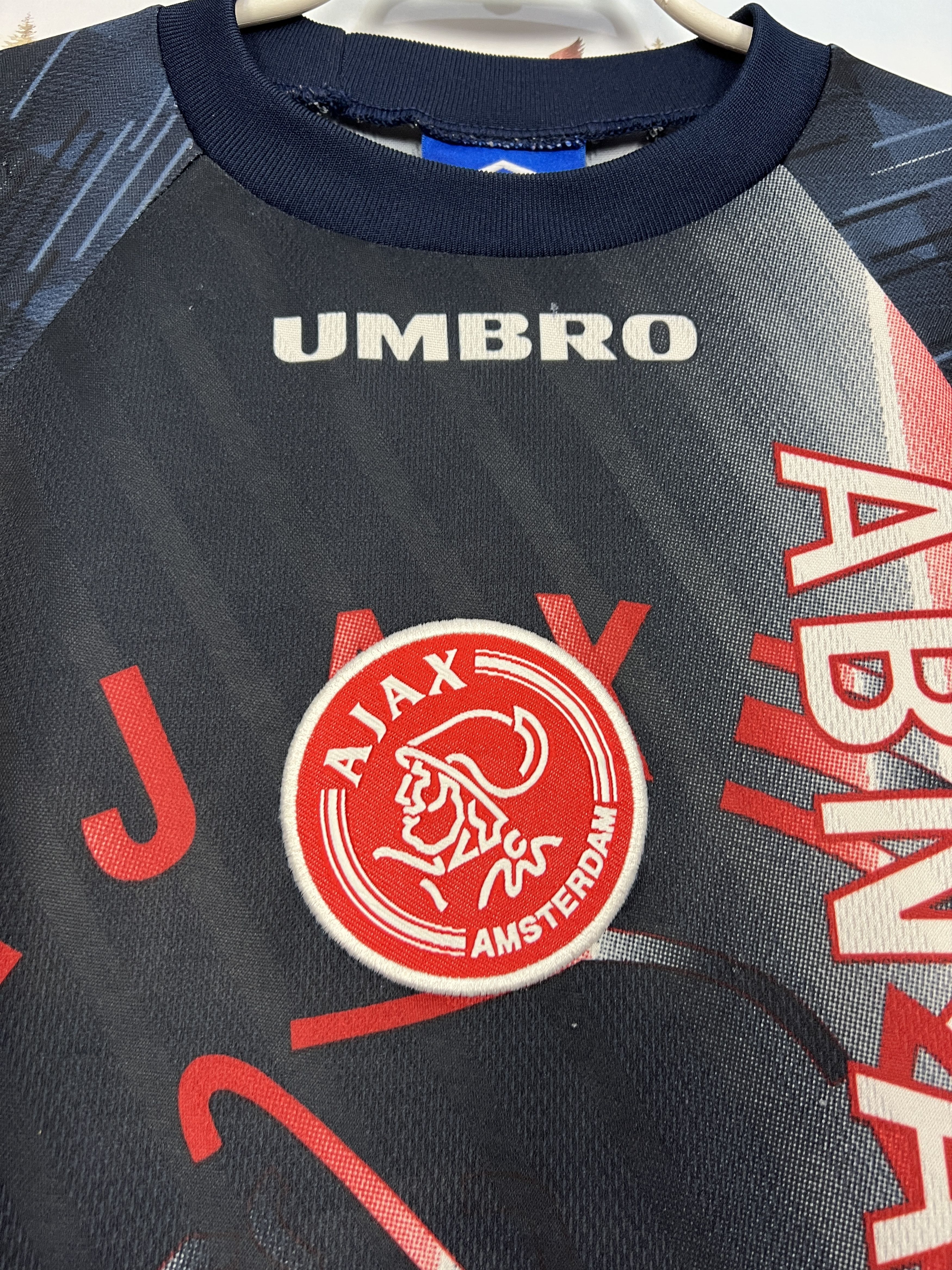 Umbro Vintage Ajax Amsterdam Football Train Shirt Soccer Jersey Size US L / EU 52-54 / 3 - 7 Thumbnail
