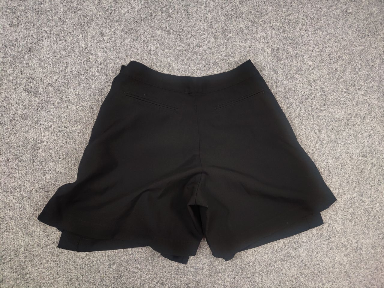 Yohji Yamamoto Yohji Yamamoto Y's Regulation Laine Wool Womens Tuck Shorts Size 30" / US 8 / IT 44 - 10 Thumbnail