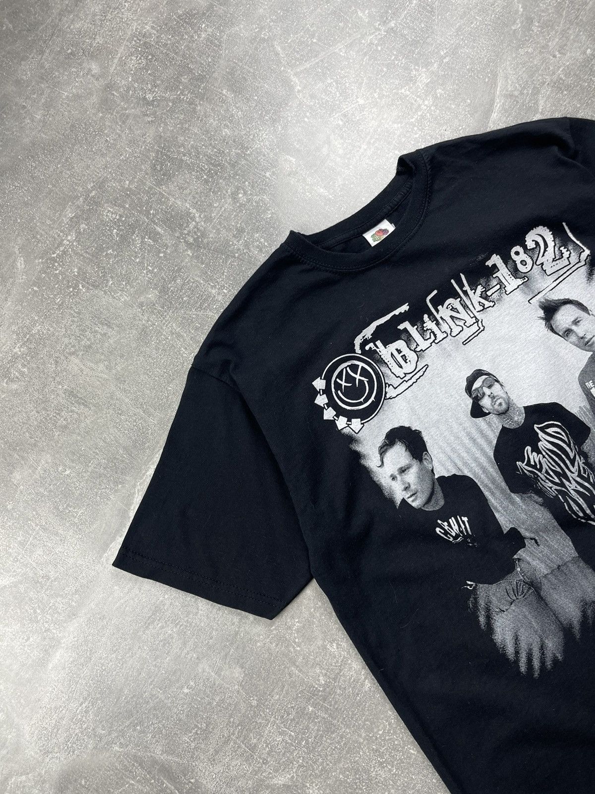 Band Tees Blink 182 Vintage Style Black Band Graphic T Shirt Size US M / EU 48-50 / 2 - 4 Thumbnail