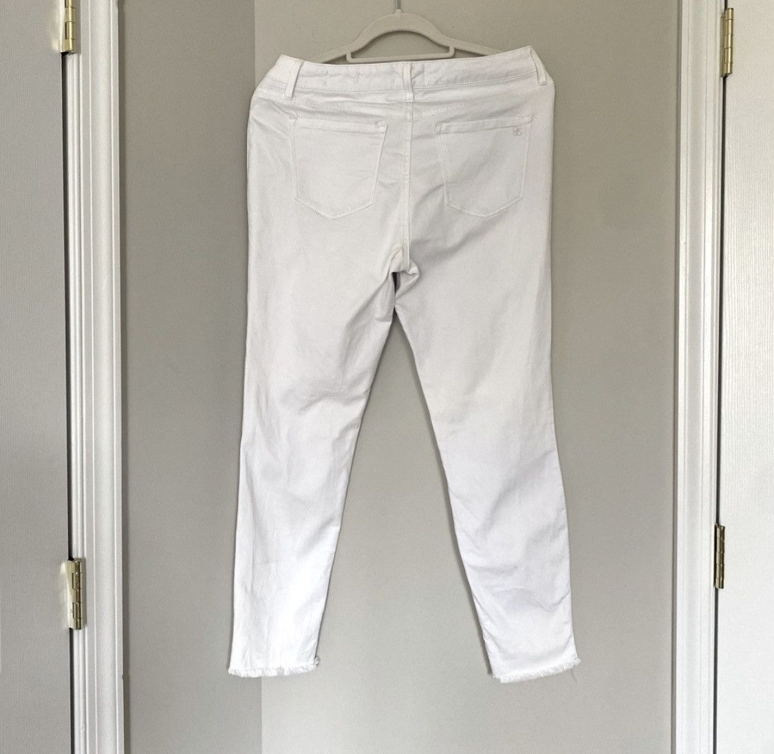 Jessica Simpson JESSICA SIMPSON KISS ME ANKLE SKINNY MID RISE JEANS IN WHITE Size 30" / US 8 / IT 44 - 4 Thumbnail