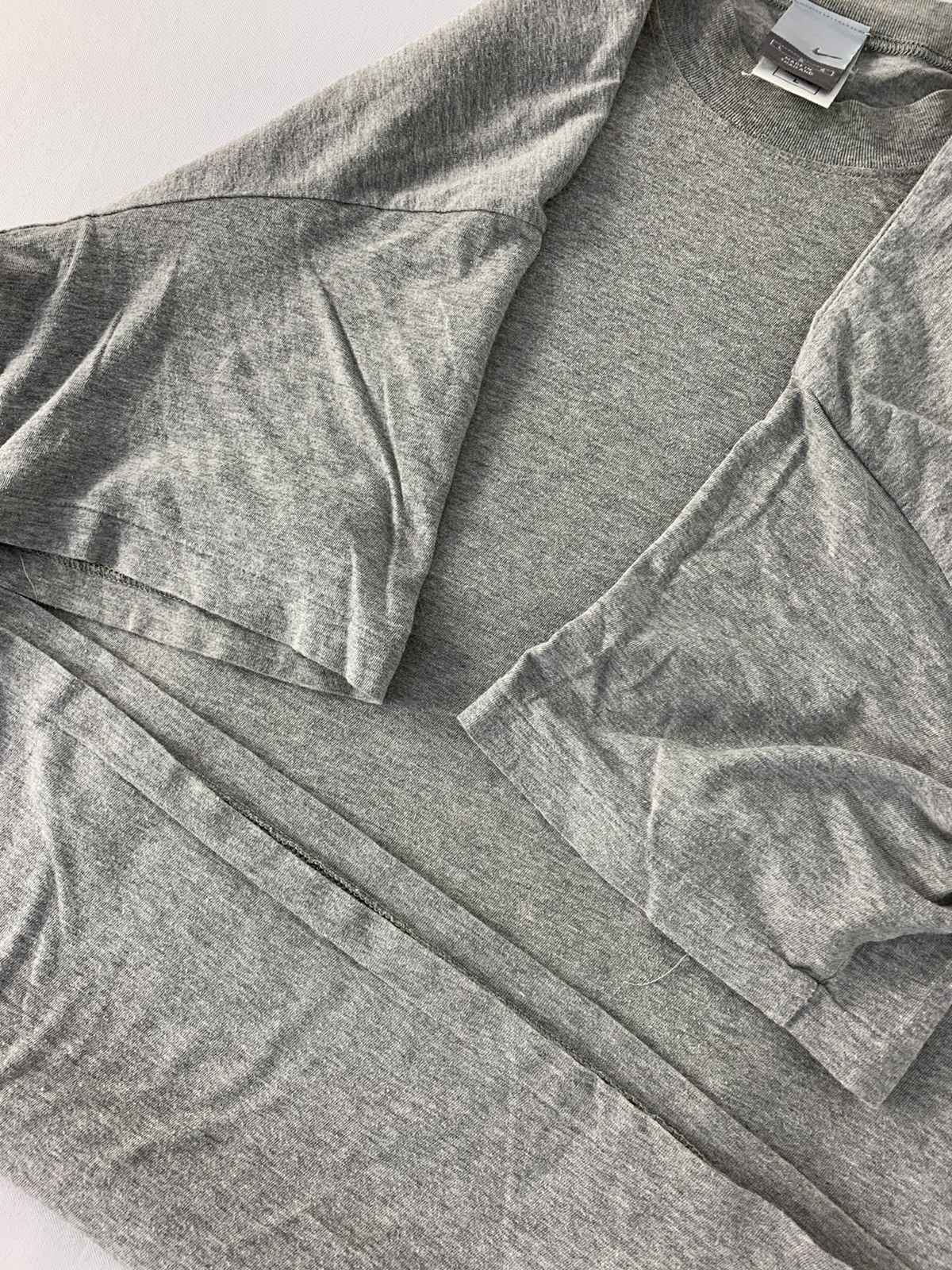 Nike 90s Nike Swoosh Minimalist Plain Design Printed Tee Size US L / EU 52-54 / 3 - 5 Thumbnail