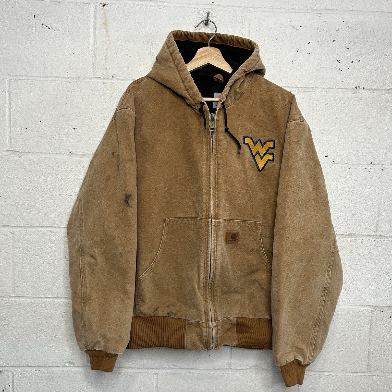 Carhartt NCAA X Carhartt Quilted Active Jacket “WVU Mountaineers" Size US L / EU 52-54 / 3 - 1 Thumbnail