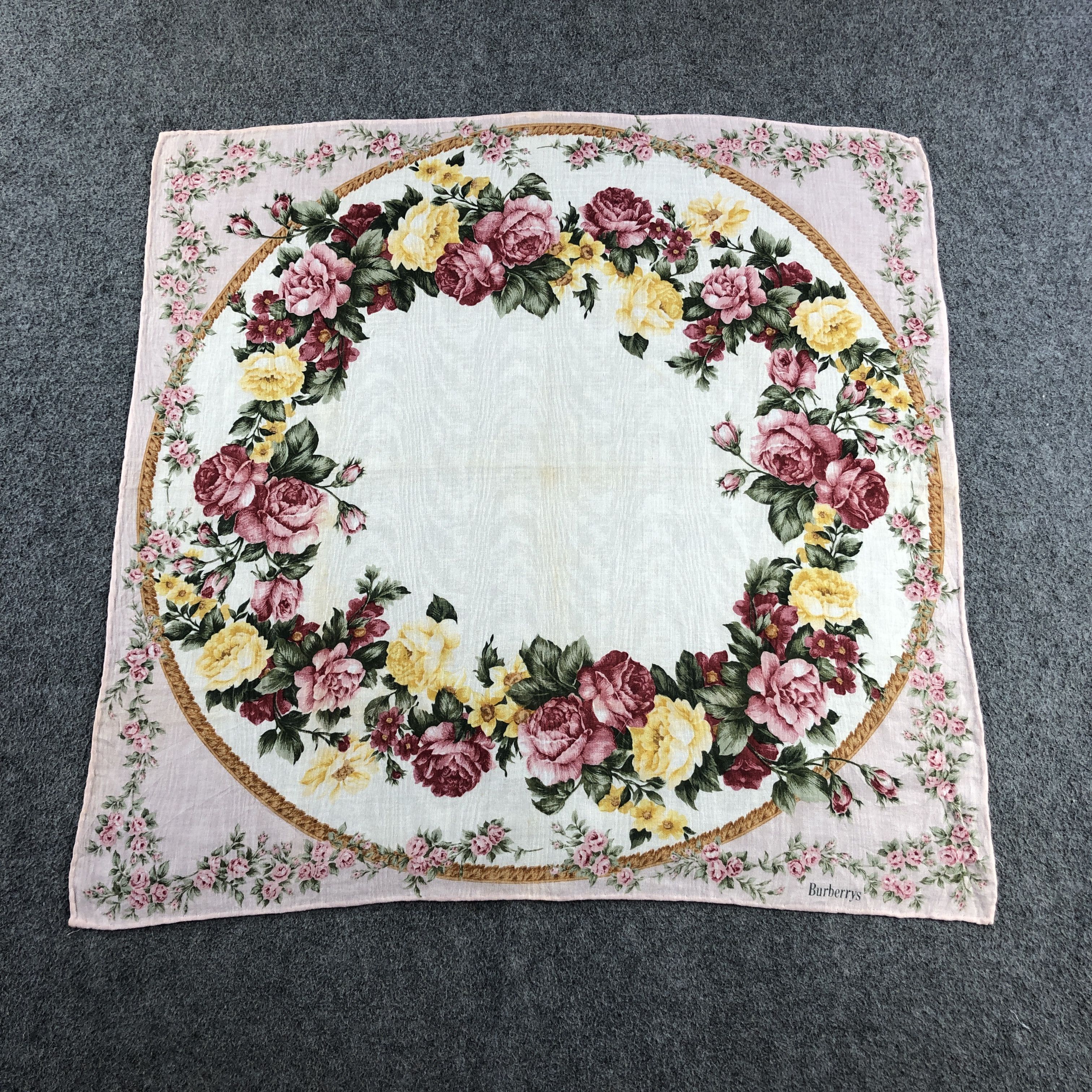 Burberry Burberrys Nova Check Handkerchief Bandana Neckerchief H2646 Size ONE SIZE - 1 Thumbnail