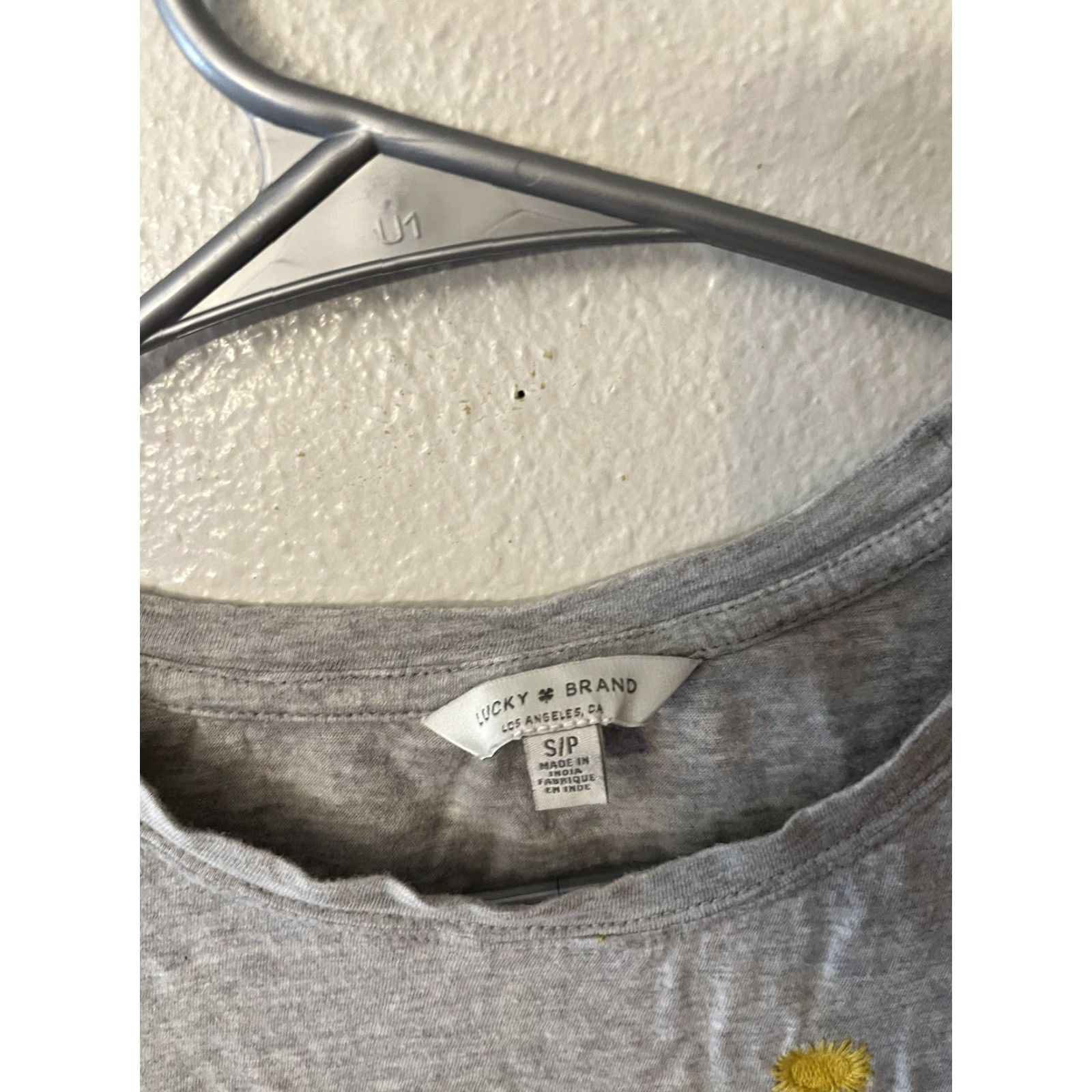 Lucky Brand Lucky Brand Gray Daisy Embroidered Short Sleeve T-Shirt Womens Size S Size S / US 4 / IT 40 - 3 Thumbnail