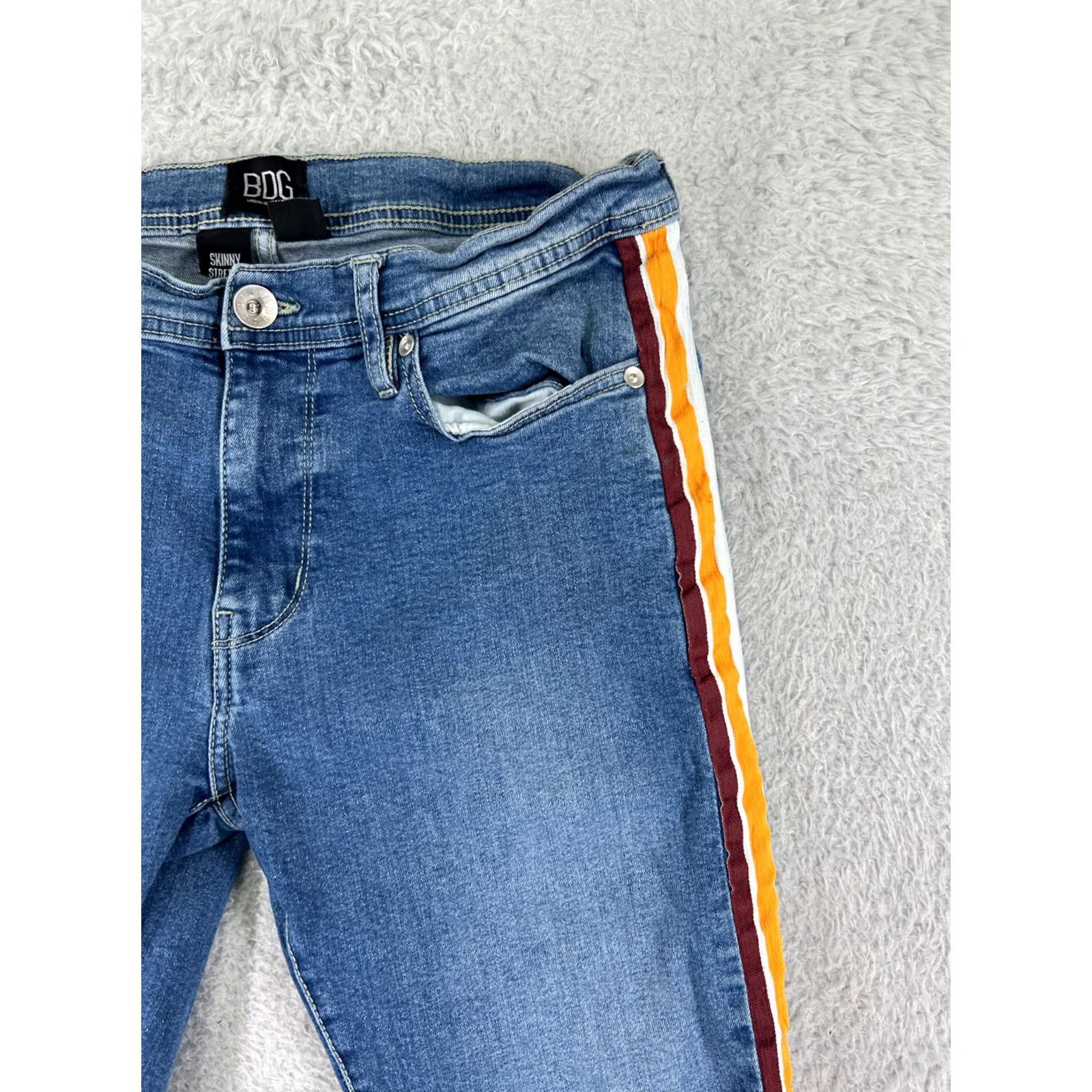 Bdg BDG Jeans Women 26 Blue Dark Wash Denim Flare Mid Rise 23x24 Cotton Blend 5-Pocket Zipper Distressed Stretch Jeans Mens Womens Boys Girls Size 26" / US 2 / IT 38 - 6 Thumbnail
