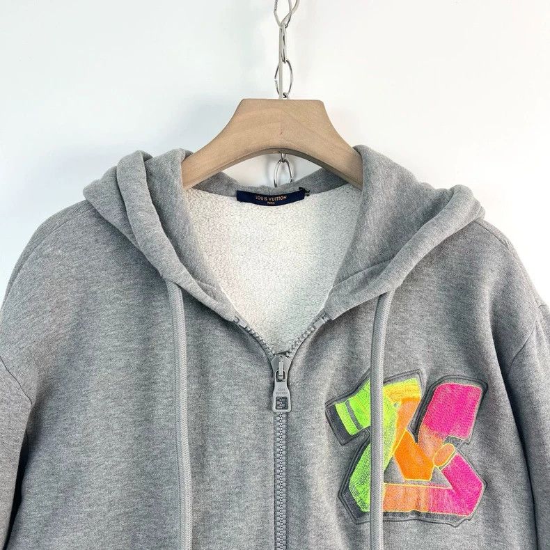 Louis Vuitton Louis Vuitton Grey foam logo hooded zip jacket Size US L / EU 52-54 / 3 - 4 Thumbnail