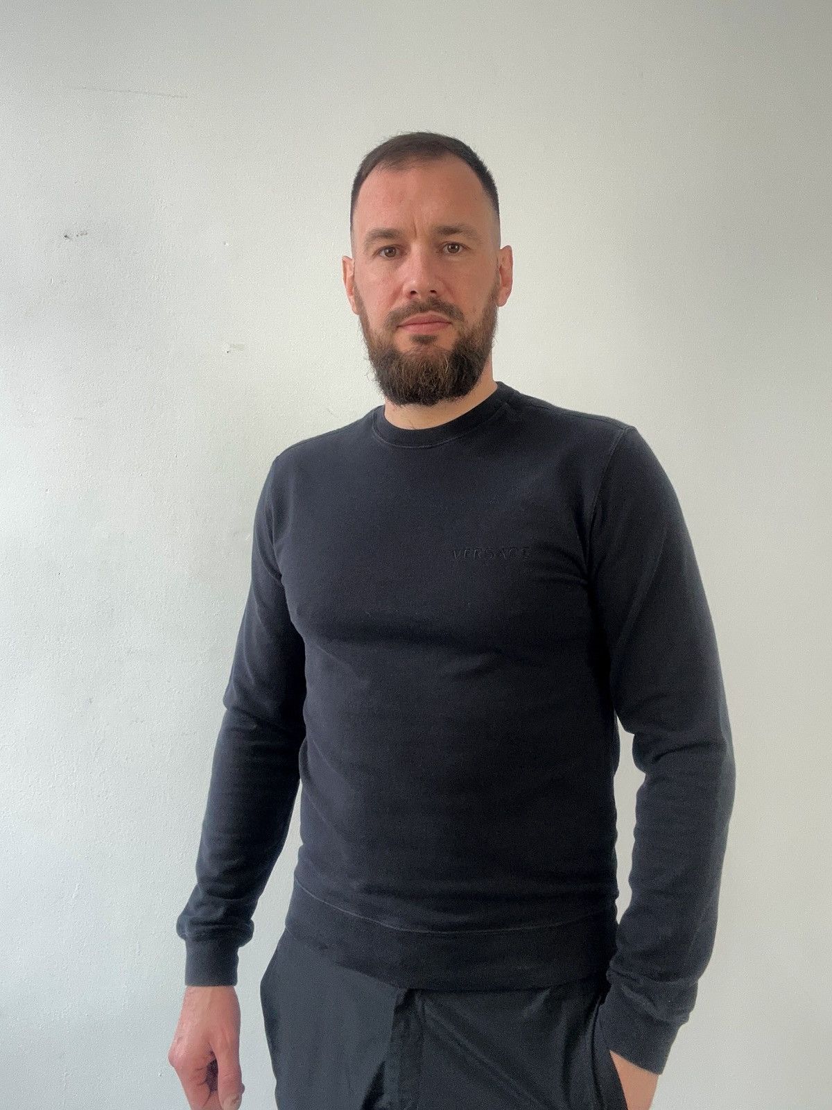 Versace VERSACE Men's Black Crewneck Sweatshirt Pullover Size L Size US M / EU 48-50 / 2 - 2 Thumbnail