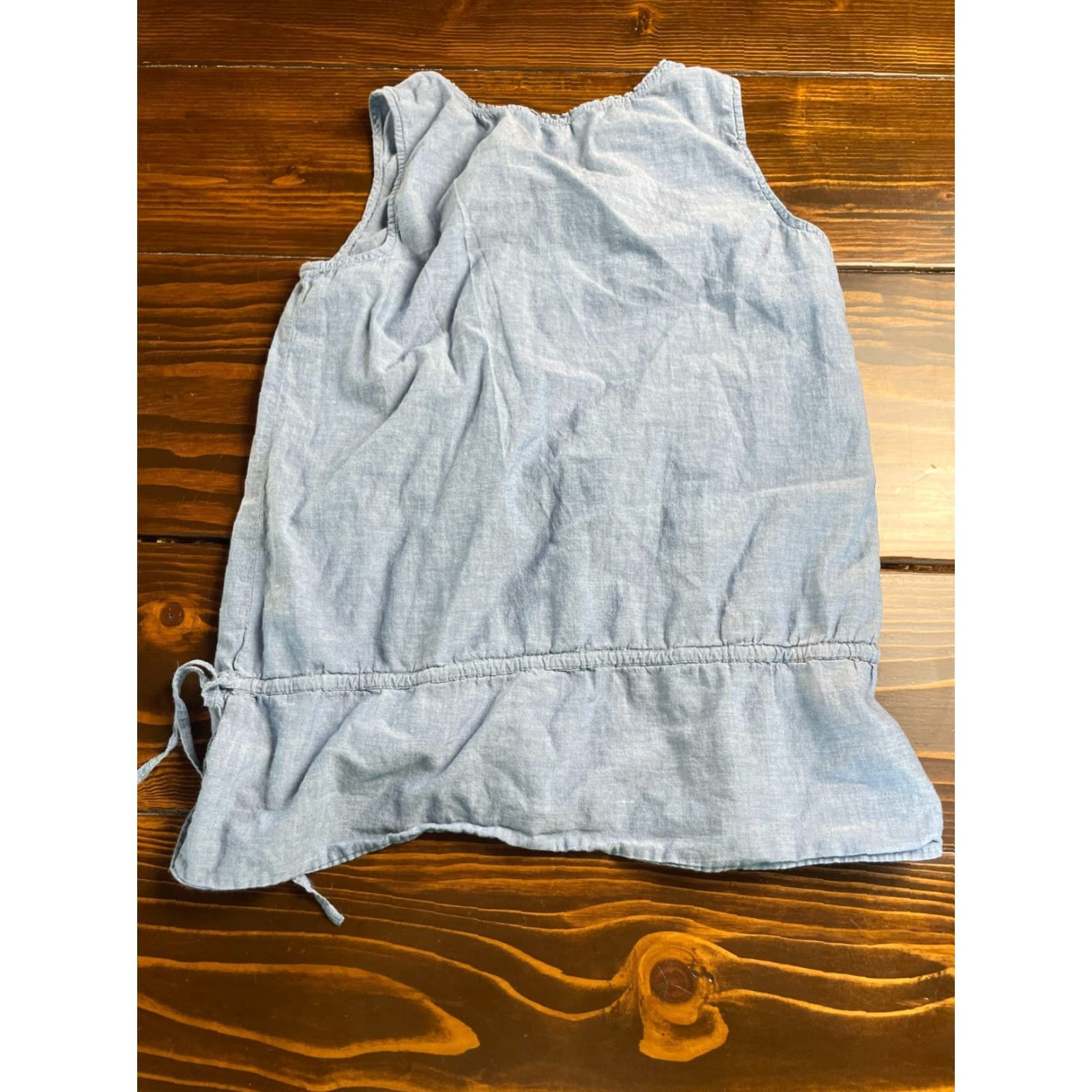 Croft & Barrow Croft & Barrow Shirt Women's Small Blue Chambray Button-Up Sleeveless Casual Modern Size S / US 4 / IT 40 - 2 Thumbnail