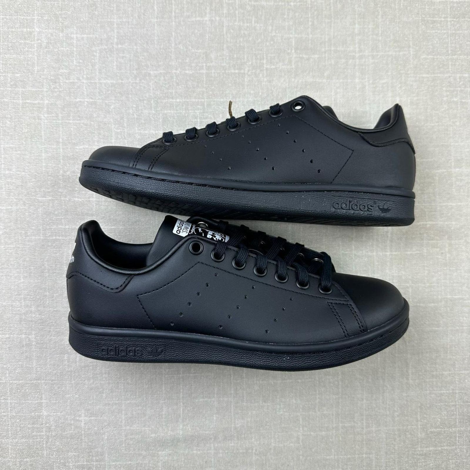 Adidas Adidas Stan Smith Junior “Triple Black" 7W Size US 7 / IT 37 - 2 Thumbnail