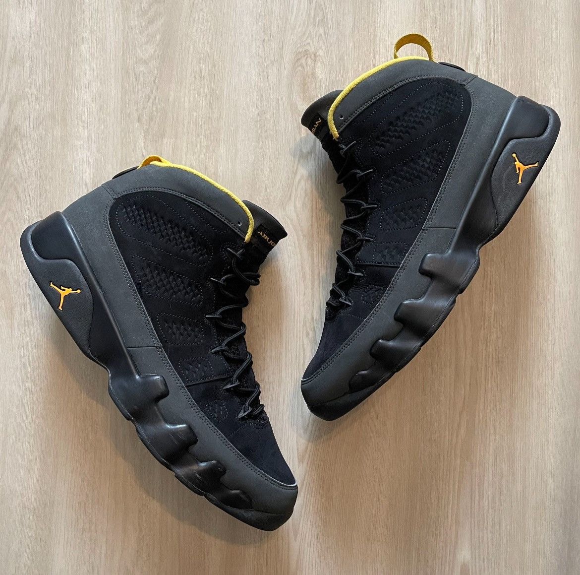 Jordan Retro Dark Charcoal University Gold Mens Sz 14