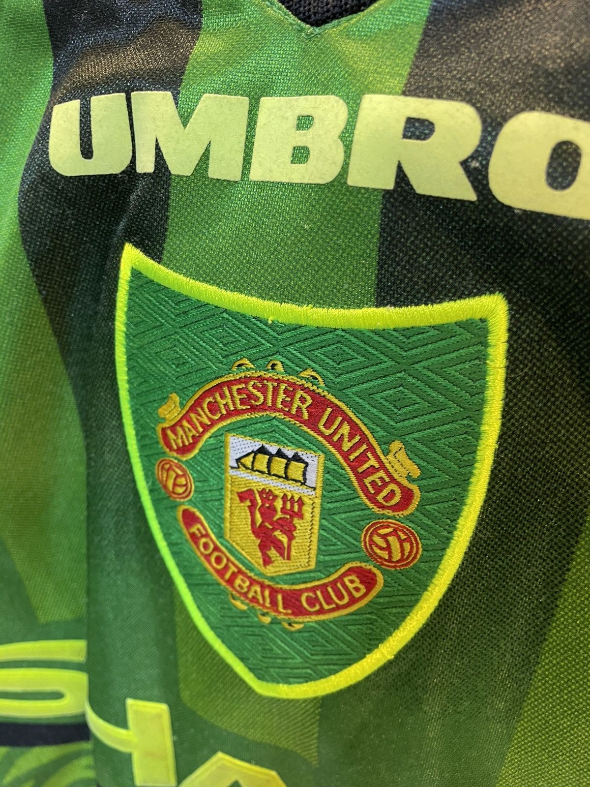 Umbro Vintage 1997-1999 Manchester United Goalkeeper Kit Size US M / EU 48-50 / 2 - 8 Thumbnail