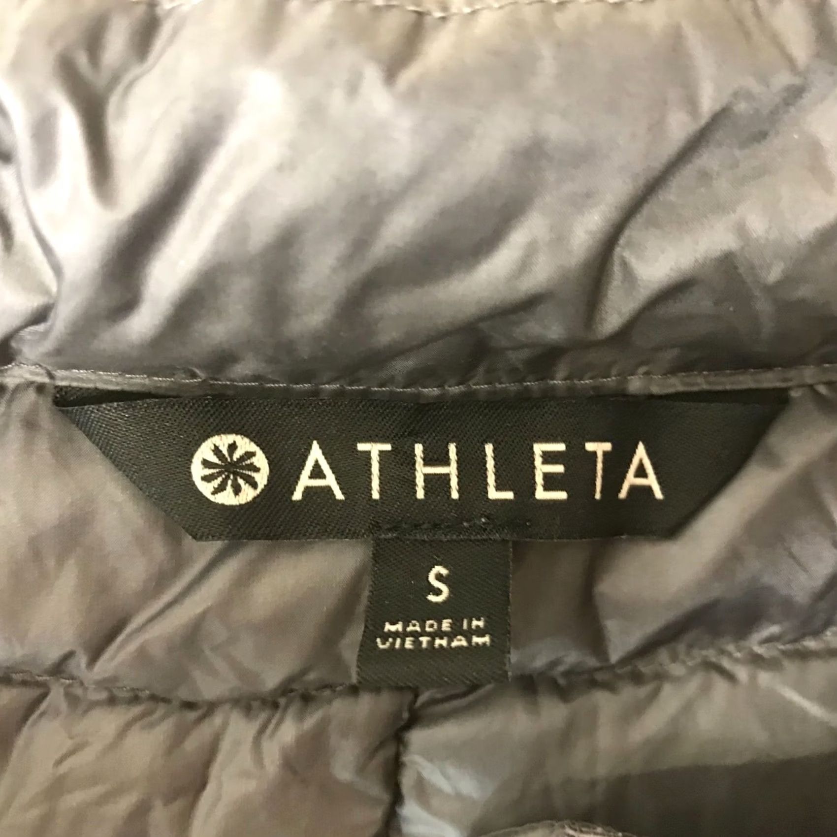 Athleta WOMENS SMALL GRAY ATHLETA VEST Quilted DOWN Front Button Up Down Filled No Pockets? Size S / US 4 / IT 40 - 7 Thumbnail