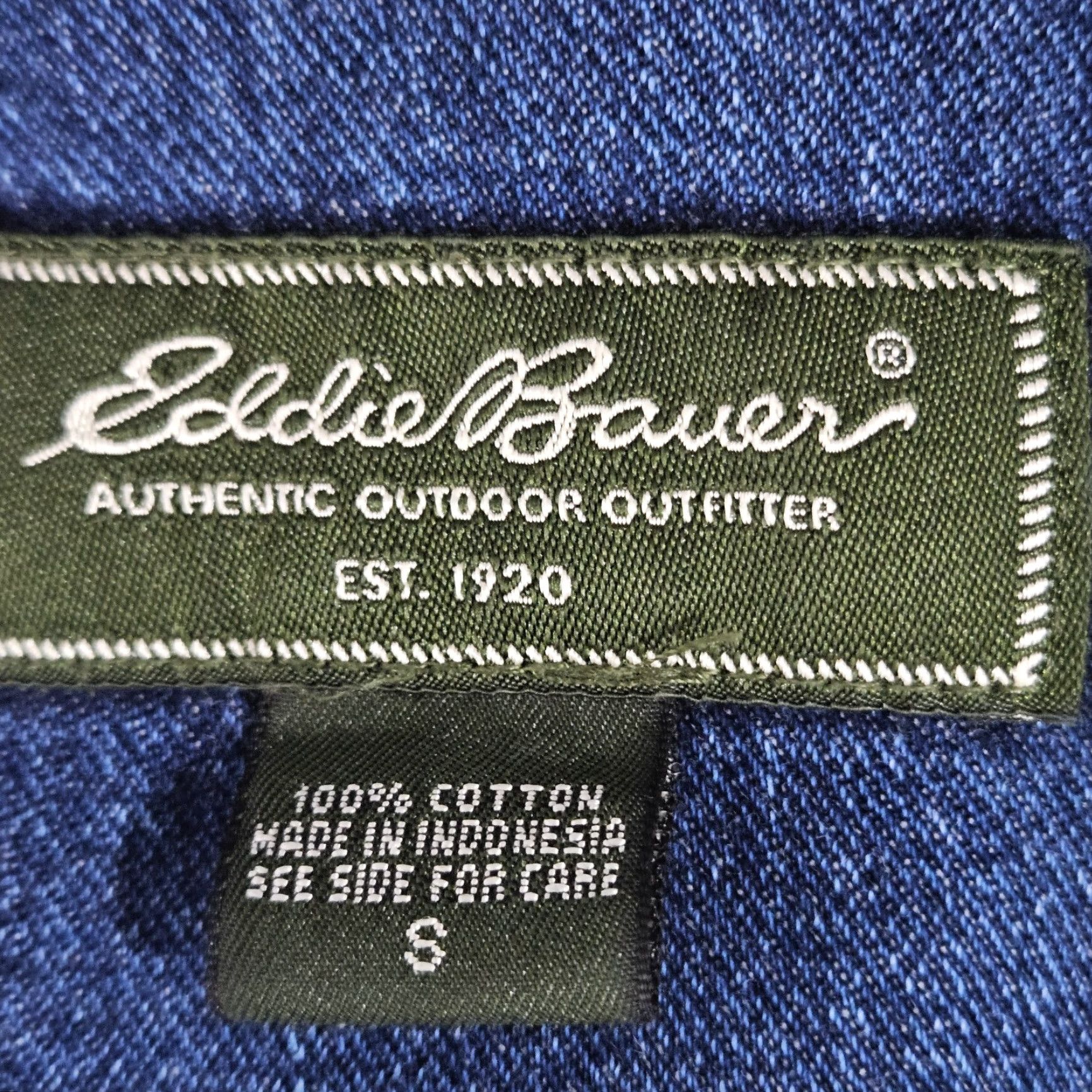 Eddie Bauer Eddie Bauer Denim Jacket Blue 100% Cotton Buttoned Raw Hem Distressed Short Sleeve Women S Regular Jacket Size 28" / US 6 / IT 42 - 3 Thumbnail