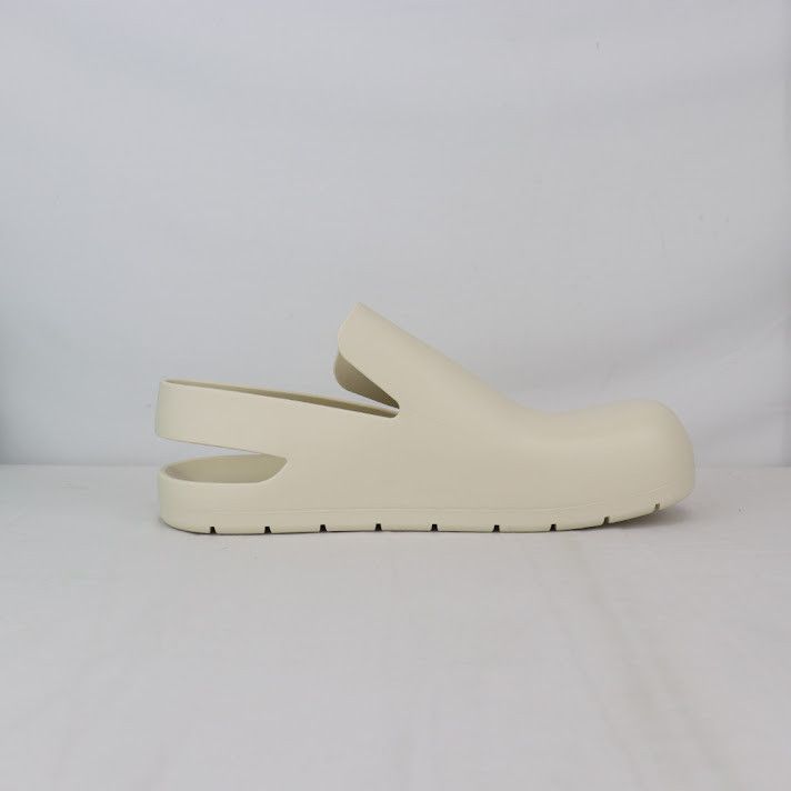 Bottega Veneta o1rshd1 Matt Rubber Puddle Sandal in Fondant Size US 11 / EU 44 - 3 Thumbnail