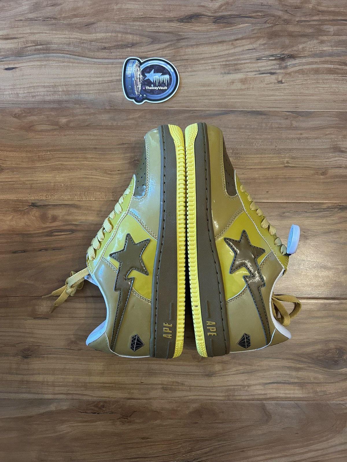 Bape NEW Bape Gold Members Exclusive Bapestas Size US 9 / EU 42 - 3 Thumbnail