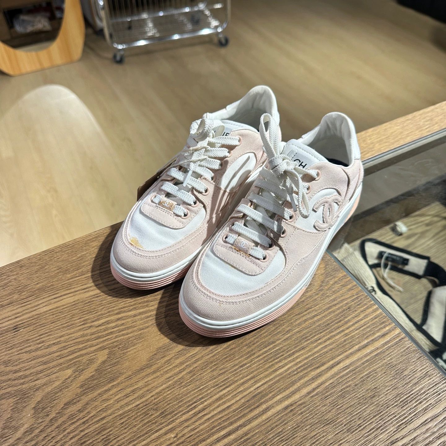 Chanel Chanel mar673 24C Logo Round Toe Sneaker 36 Size US 5.5 / IT 35.5 - 1 Thumbnail