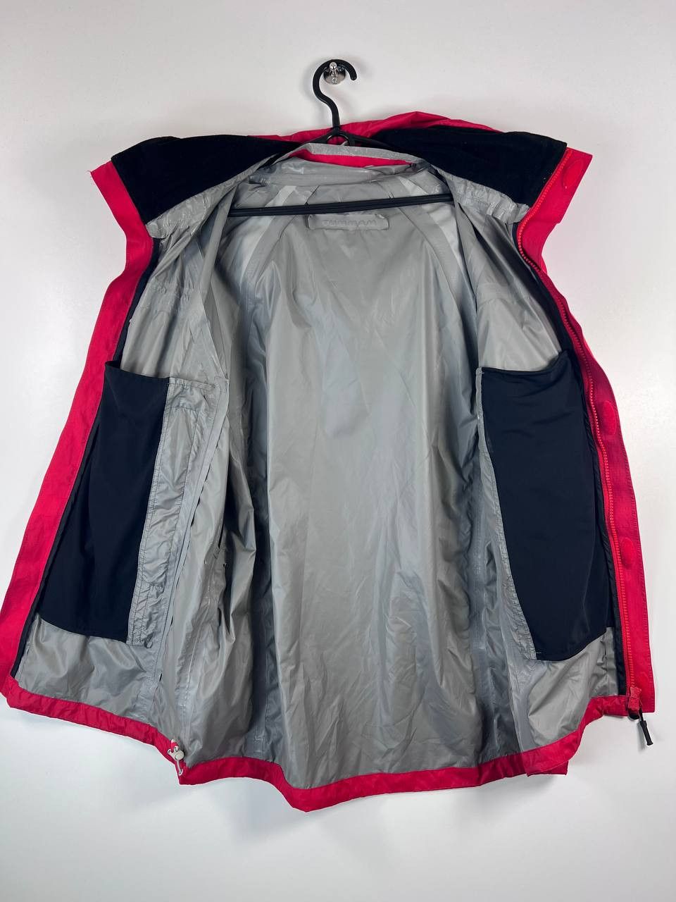 Mammut Mammut DRYtech Red Waterproof Hooded Jacket Size L Size L / US 10 / IT 46 - 3 Thumbnail
