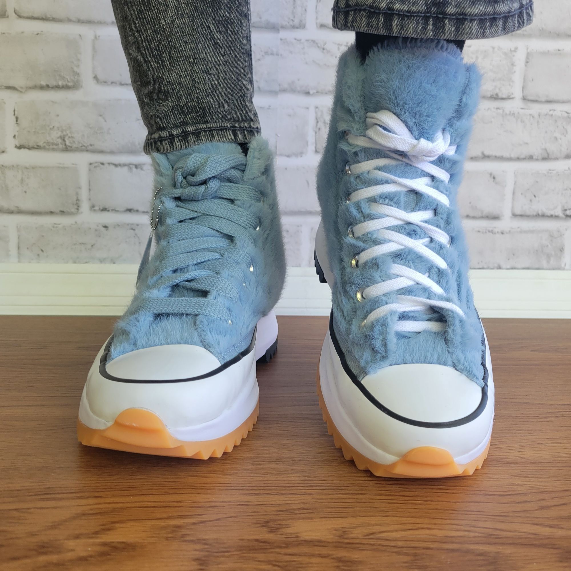 Converse ❤️Converse Run Star Hike Hi Platform Faux Fur 8 Women Shoes Size US 8 / IT 38 - 4 Thumbnail