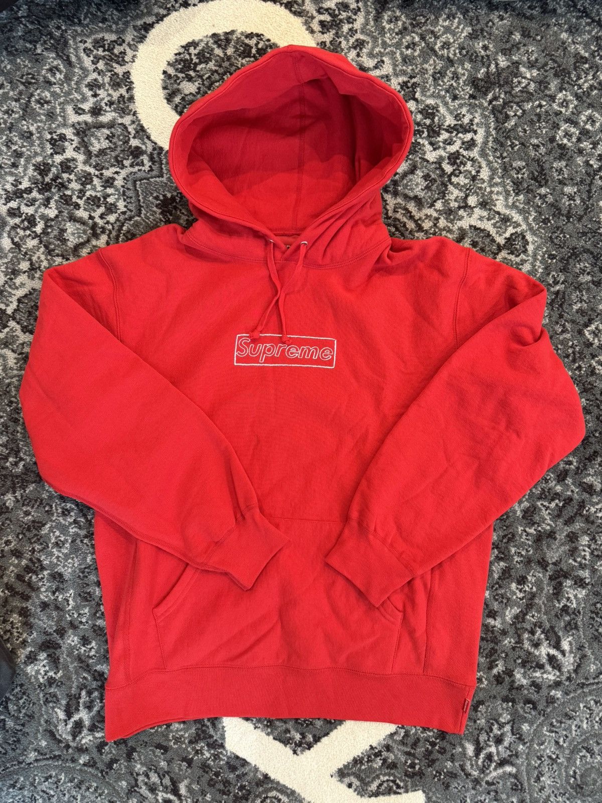 Supreme Supreme KAWS Chalk Logo Hooded Sweatshirt Size US M / EU 48-50 / 2 - 1 Thumbnail
